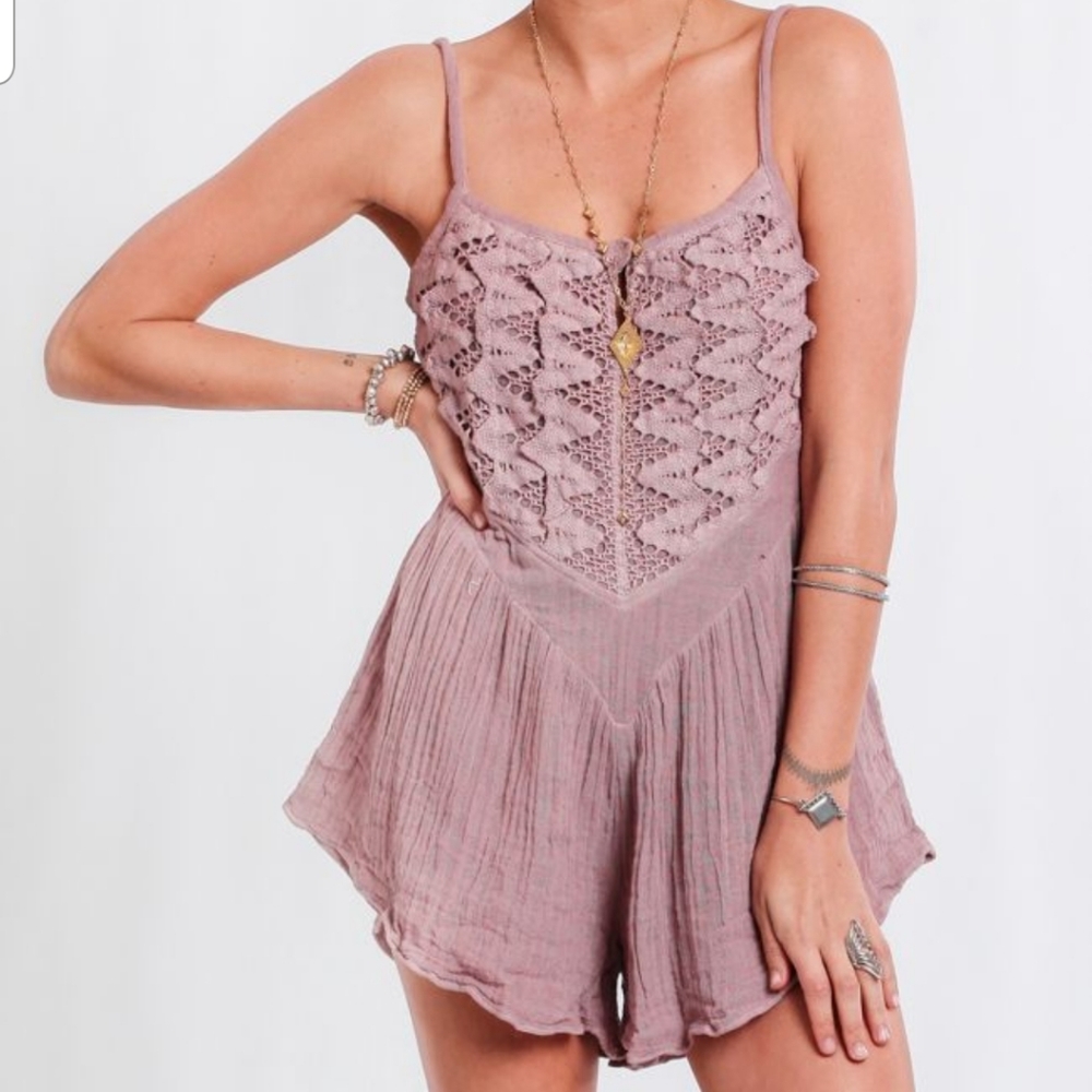 Nouveau Petal Romper in Lilac